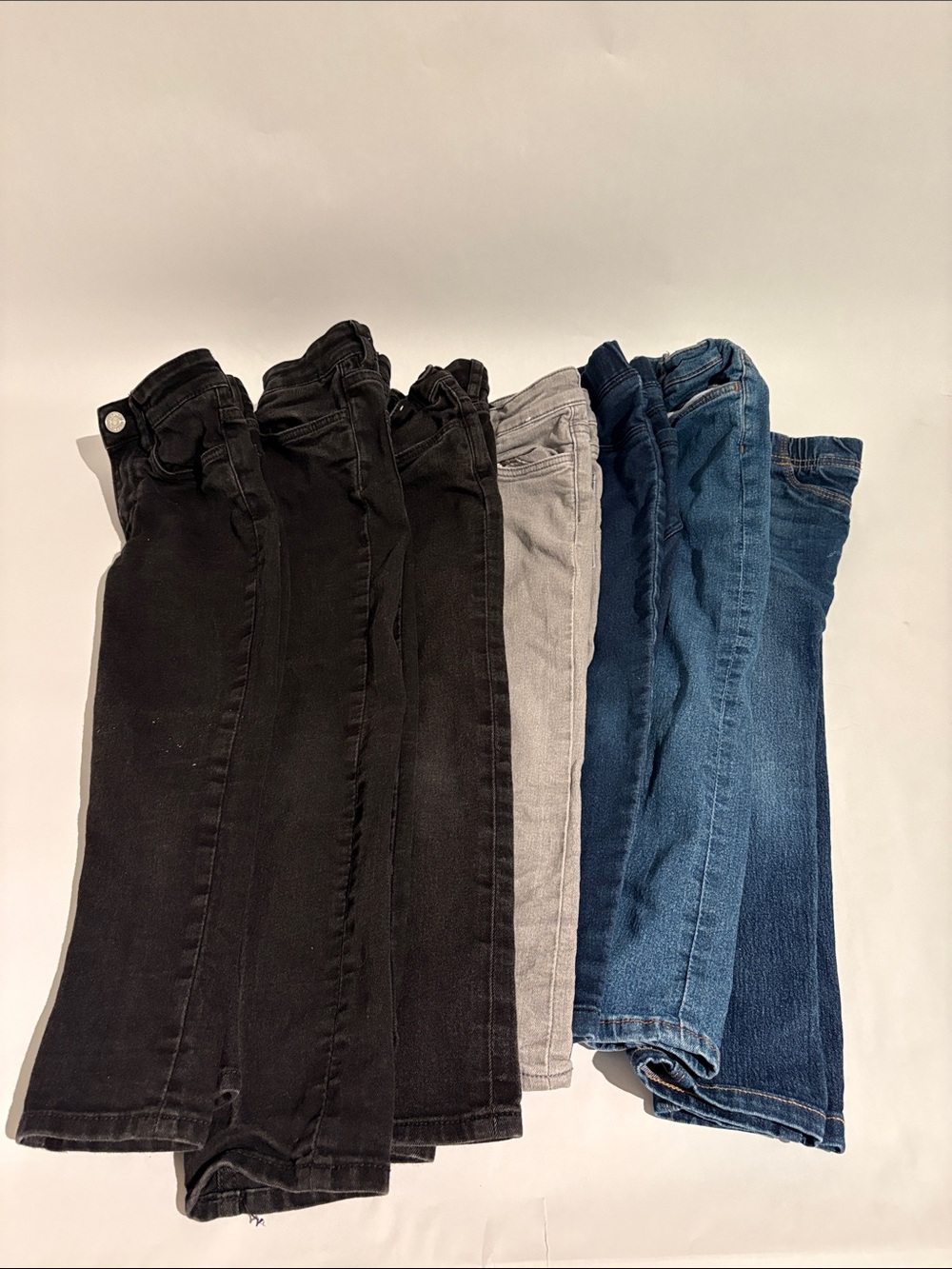 Kids bundle of 7 jeans - Black, Gray, and Blue (3 to 6t)